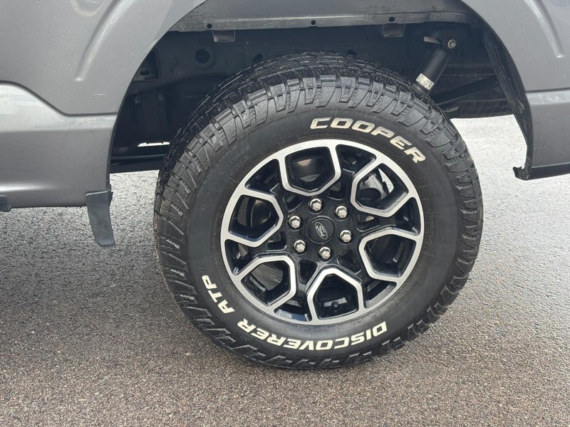 Ford F-150 Vehicle Full-screen Gallery Image 09