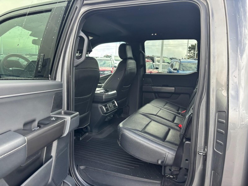 Ford F-150 Vehicle Full-screen Gallery Image 10