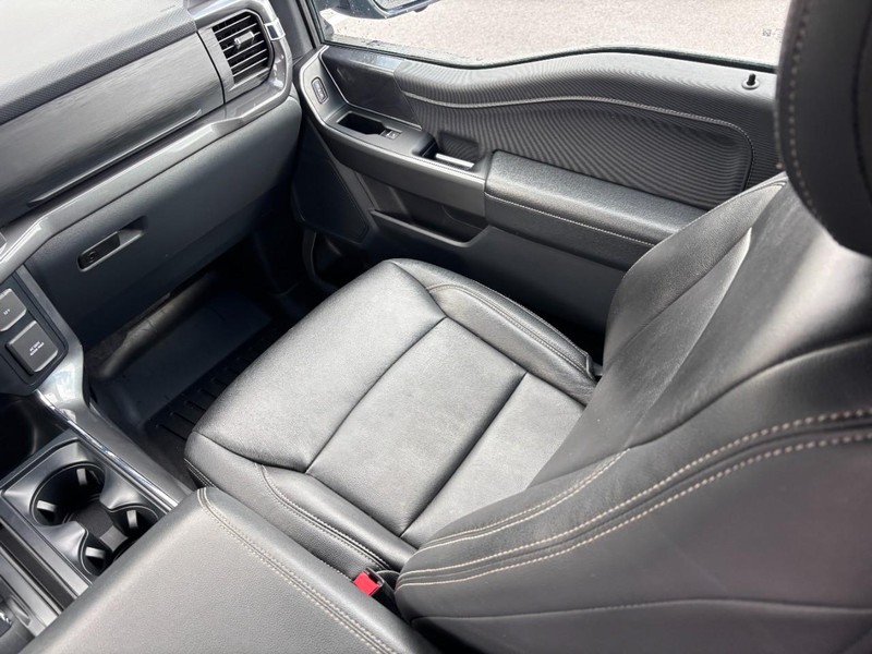 Ford F-150 Vehicle Full-screen Gallery Image 14
