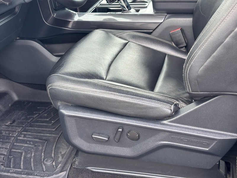 Ford F-150 Vehicle Full-screen Gallery Image 15