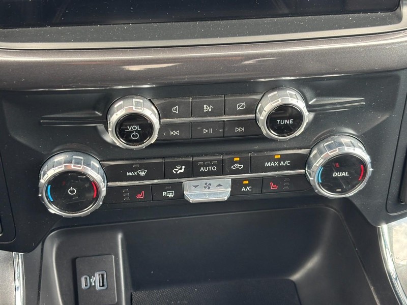 Ford F-150 Vehicle Full-screen Gallery Image 22