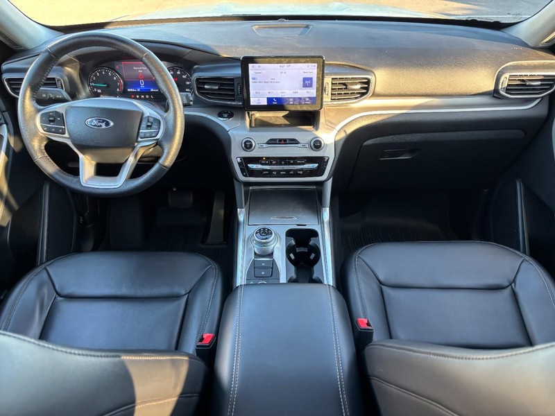 Ford Explorer Vehicle Full-screen Gallery Image 12