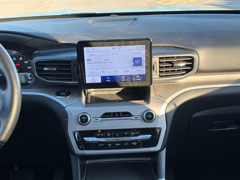 Ford Explorer Vehicle Full-screen Gallery Image 14