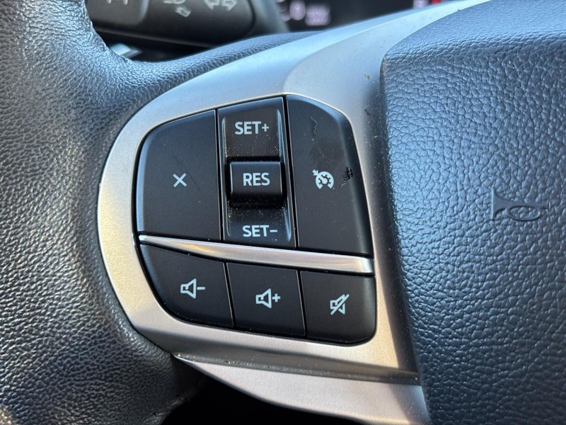 Ford Explorer Vehicle Full-screen Gallery Image 18