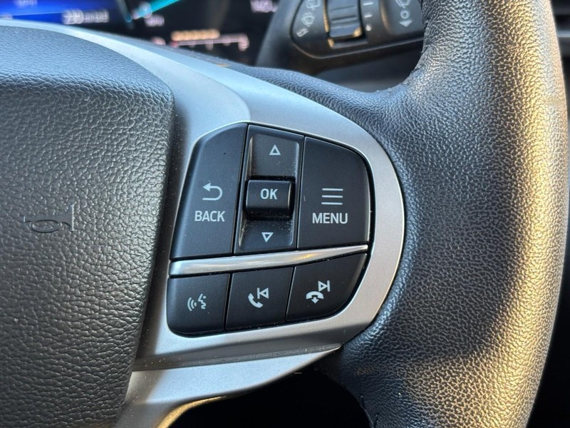 Ford Explorer Vehicle Full-screen Gallery Image 19