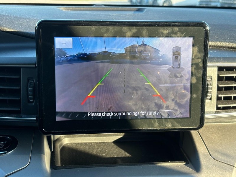 Ford Explorer Vehicle Full-screen Gallery Image 22
