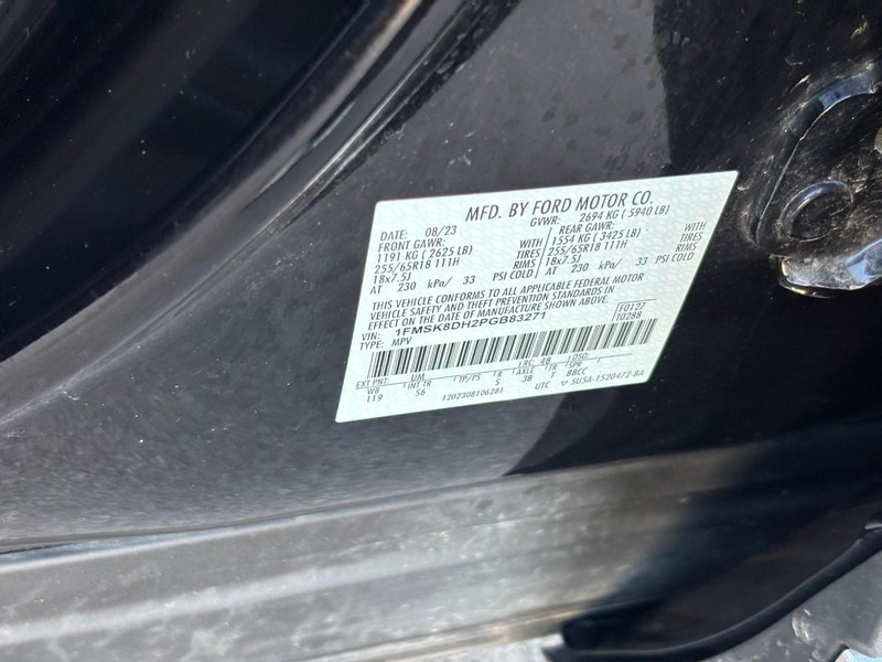 Ford Explorer Vehicle Full-screen Gallery Image 24