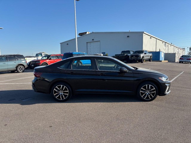 2025 Volkswagen Jetta SE thumbnail image 02