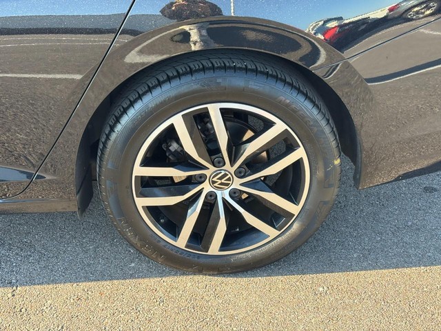 2025 Volkswagen Jetta SE thumbnail image 09