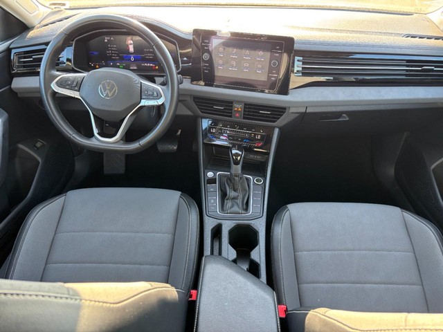 2025 Volkswagen Jetta SE thumbnail image 11
