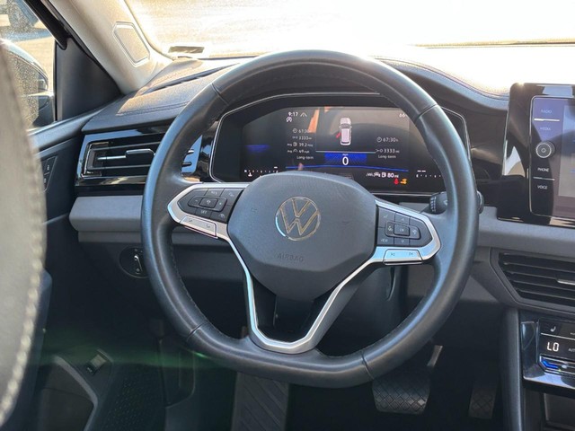 2025 Volkswagen Jetta SE thumbnail image 12