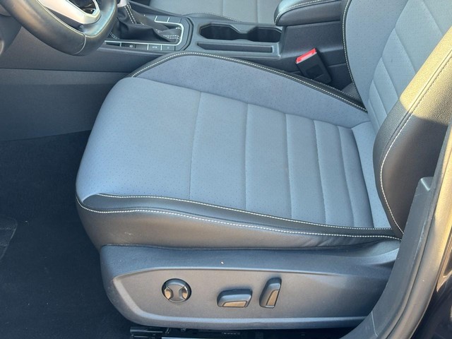 2025 Volkswagen Jetta SE thumbnail image 15