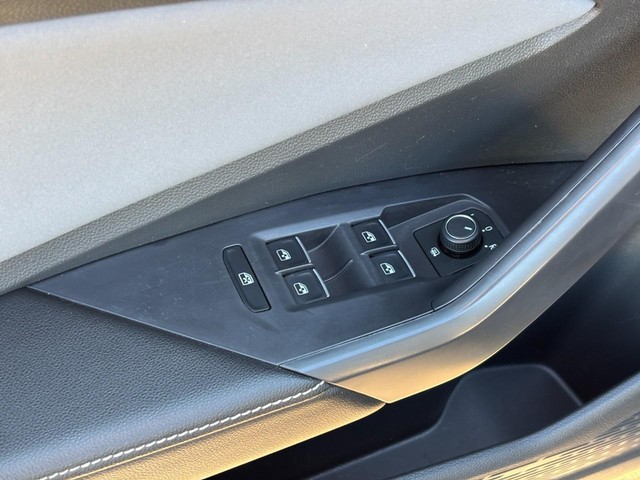 2025 Volkswagen Jetta SE thumbnail image 16