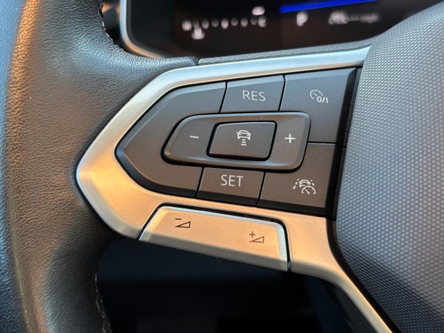 2025 Volkswagen Jetta SE thumbnail image 17