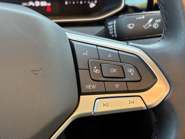 2025 Volkswagen Jetta SE thumbnail image 18