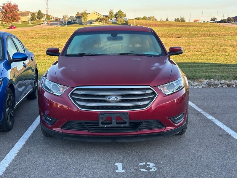 Ford Taurus Vehicle Full-screen Gallery Image 02