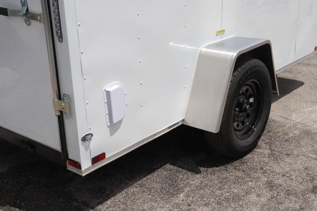 Lark ENCLOSED Vehicle Full-screen Gallery Image 4