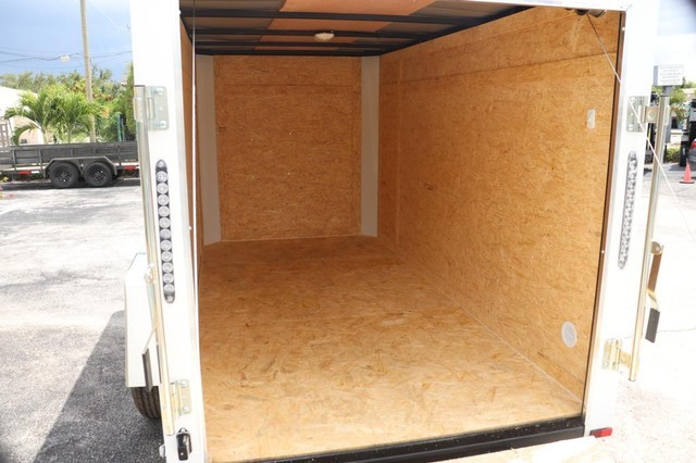 Lark ENCLOSED Vehicle Full-screen Gallery Image 7