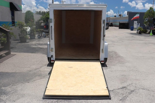 Lark ENCLOSED Vehicle Full-screen Gallery Image 7