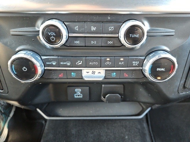 Ford F-150 Vehicle Full-screen Gallery Image 24