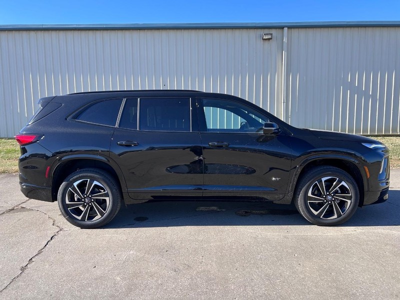 Buick Enclave Vehicle Full-screen Gallery Image 2