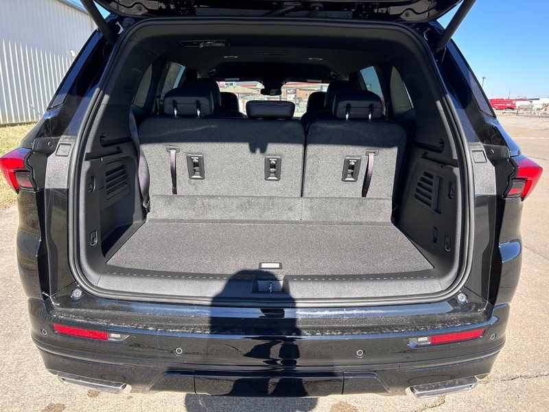 Buick Enclave Vehicle Full-screen Gallery Image 5