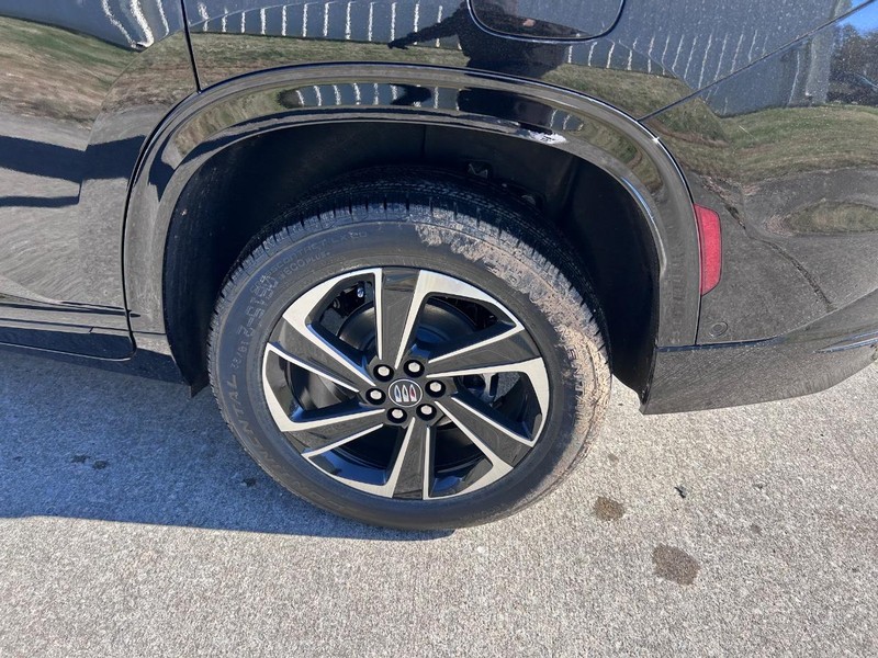 Buick Enclave Vehicle Full-screen Gallery Image 7