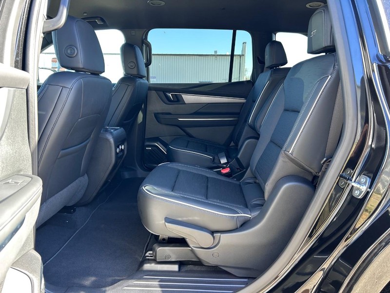 Buick Enclave Vehicle Full-screen Gallery Image 11