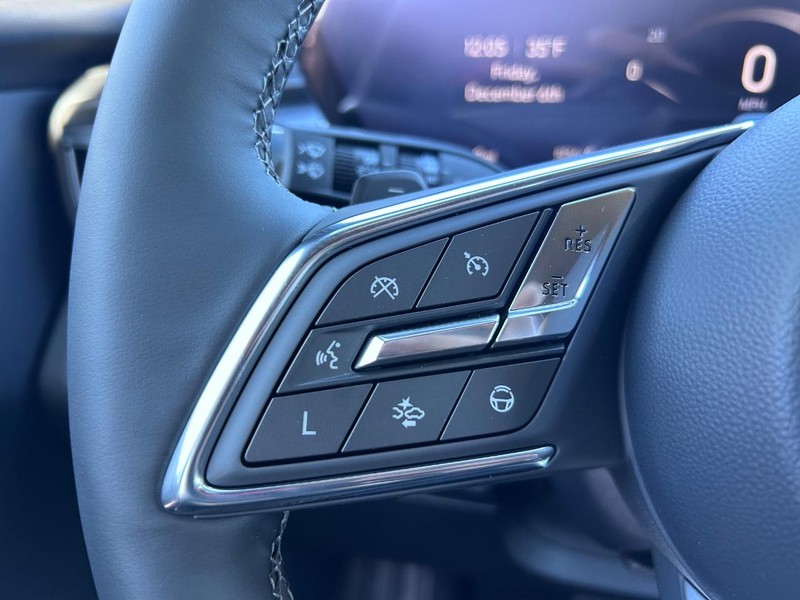 Buick Enclave Vehicle Full-screen Gallery Image 15