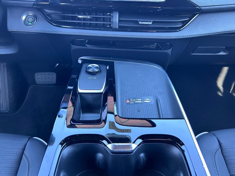 Buick Enclave Vehicle Full-screen Gallery Image 19