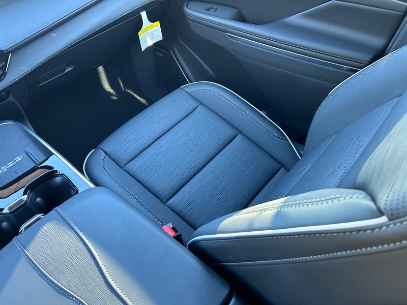 Buick Enclave Vehicle Full-screen Gallery Image 21