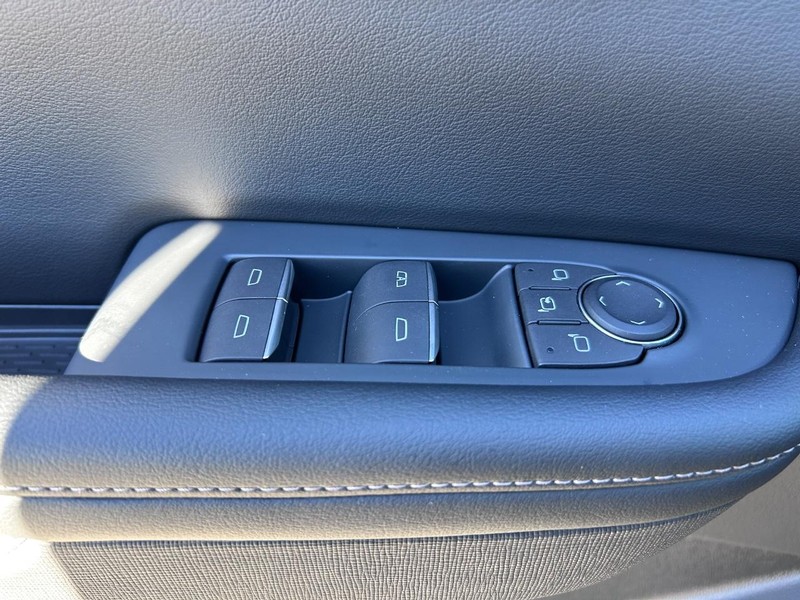 Buick Enclave Vehicle Full-screen Gallery Image 22