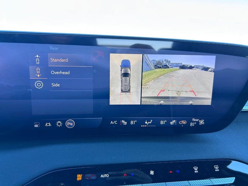 Buick Enclave Vehicle Full-screen Gallery Image 25