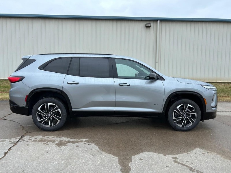 Buick Enclave Vehicle Full-screen Gallery Image 2