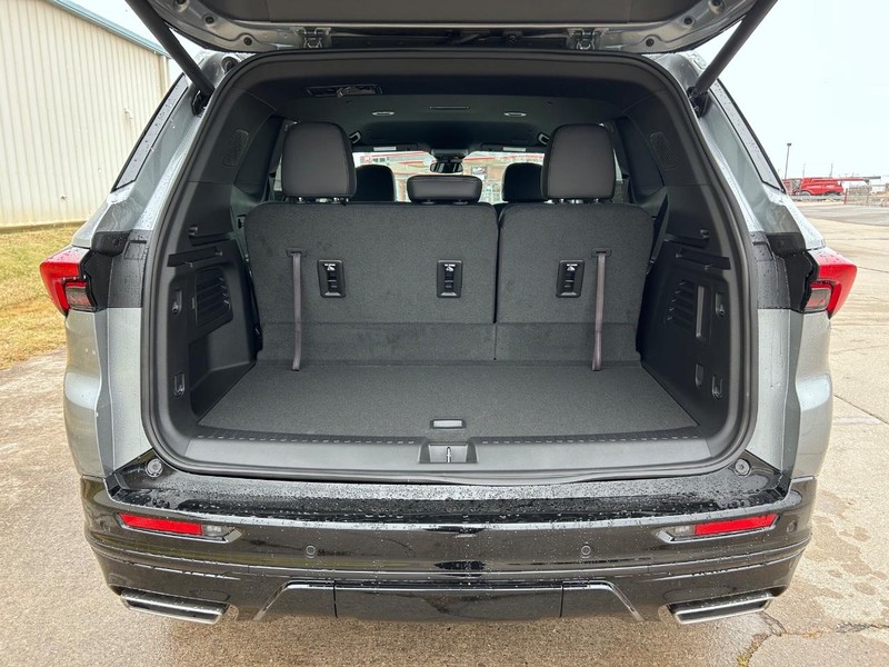 Buick Enclave Vehicle Full-screen Gallery Image 5