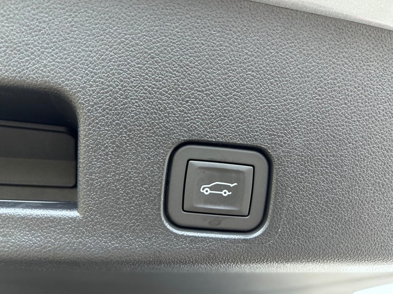 Buick Enclave Vehicle Full-screen Gallery Image 6