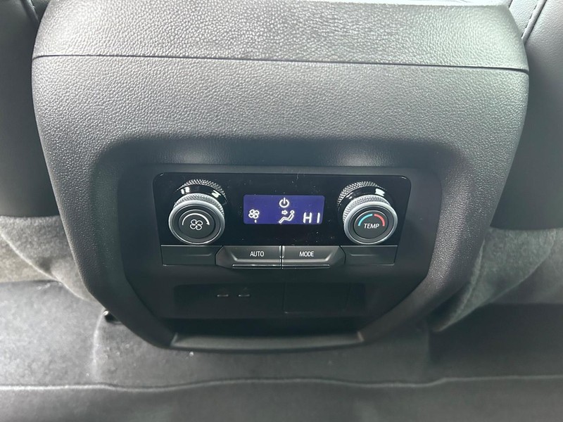 Buick Enclave Vehicle Full-screen Gallery Image 12