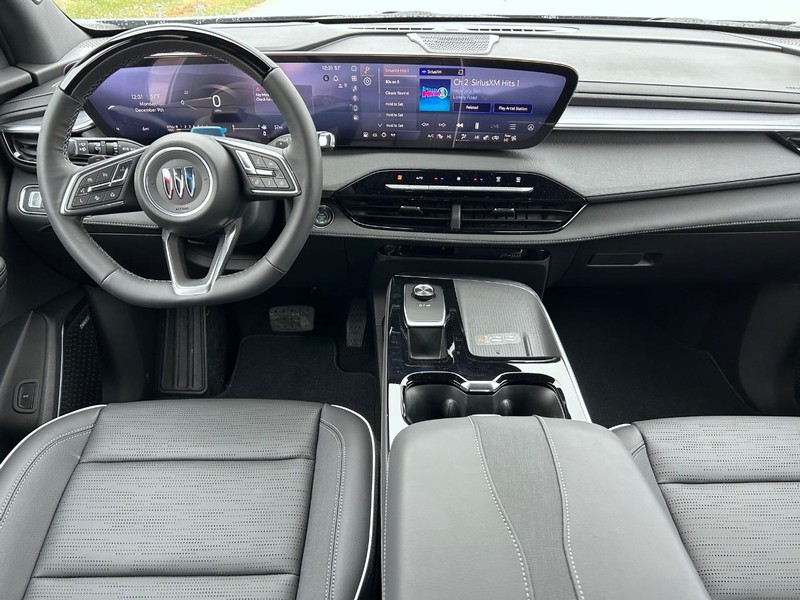 Buick Enclave Vehicle Full-screen Gallery Image 13