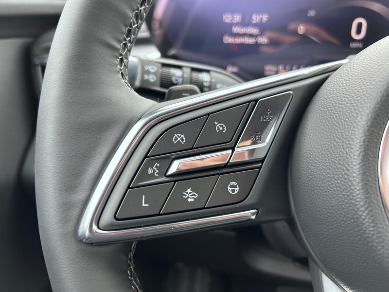 Buick Enclave Vehicle Full-screen Gallery Image 15