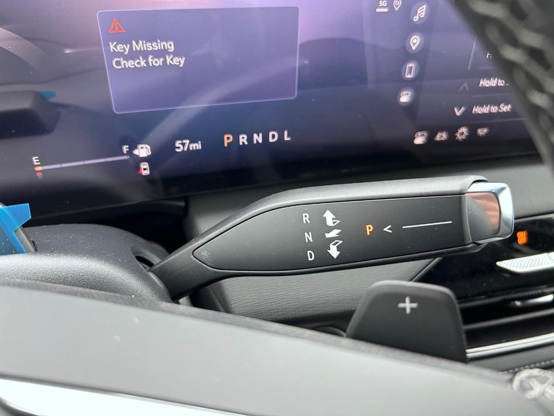 Buick Enclave Vehicle Full-screen Gallery Image 19