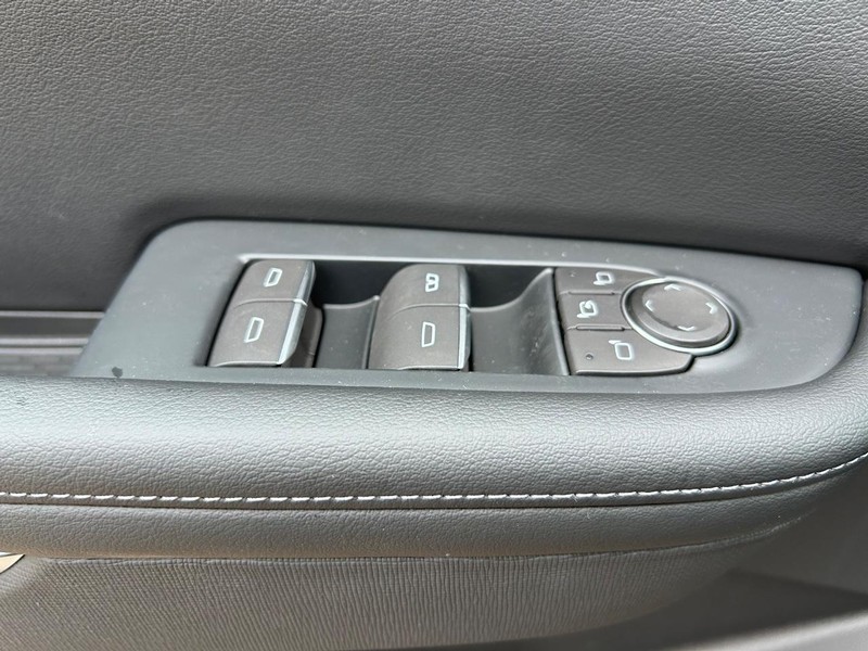 Buick Enclave Vehicle Full-screen Gallery Image 21