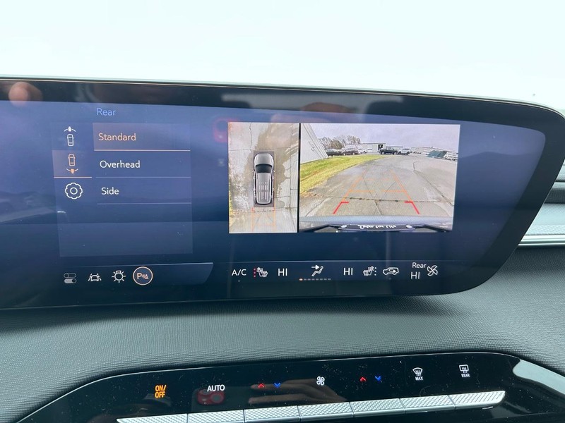 Buick Enclave Vehicle Full-screen Gallery Image 24