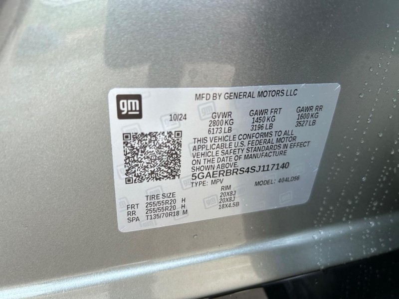 Buick Enclave Vehicle Full-screen Gallery Image 25