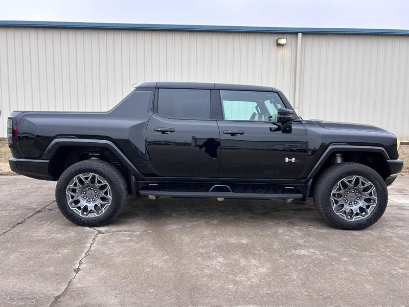 GMC HUMMER EV Pickup Vehicle Full-screen Gallery Image 2