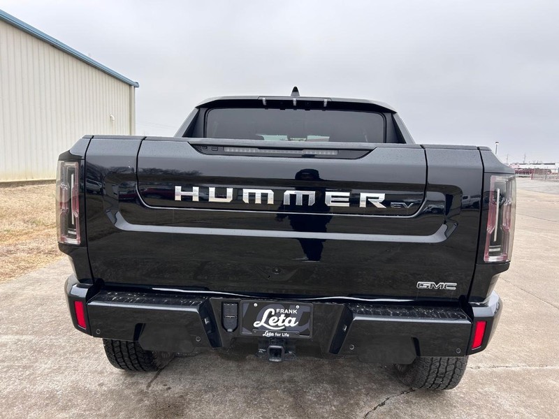 GMC HUMMER EV Pickup Vehicle Full-screen Gallery Image 4