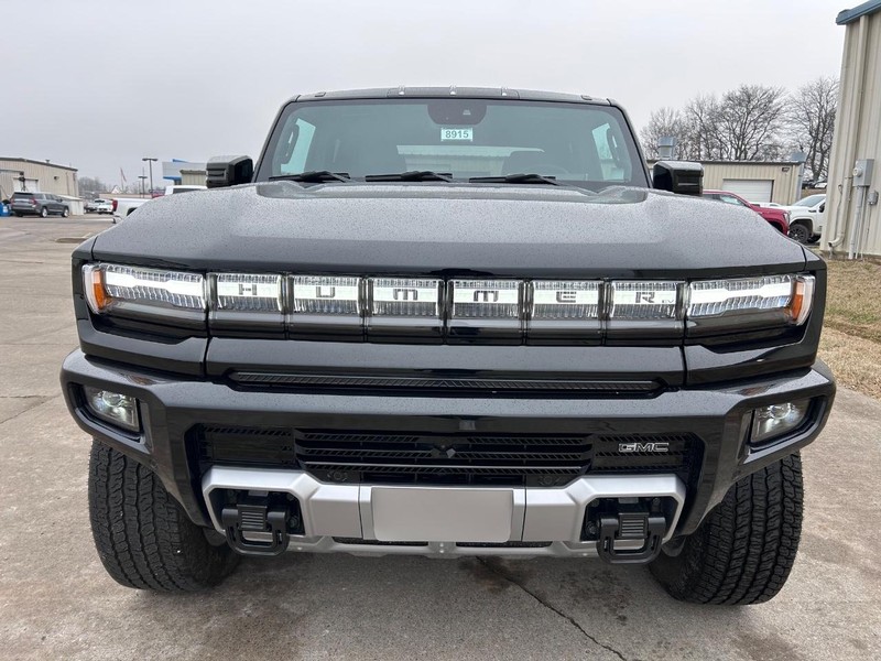 GMC HUMMER EV Pickup Vehicle Full-screen Gallery Image 8