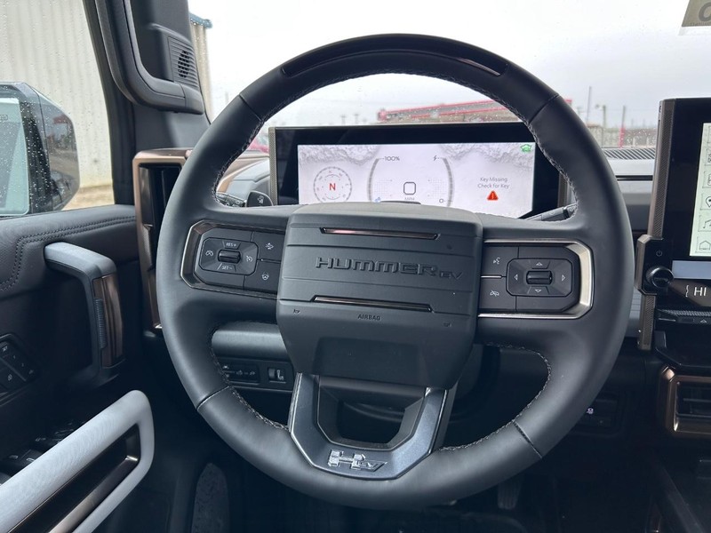 GMC HUMMER EV Pickup Vehicle Full-screen Gallery Image 13