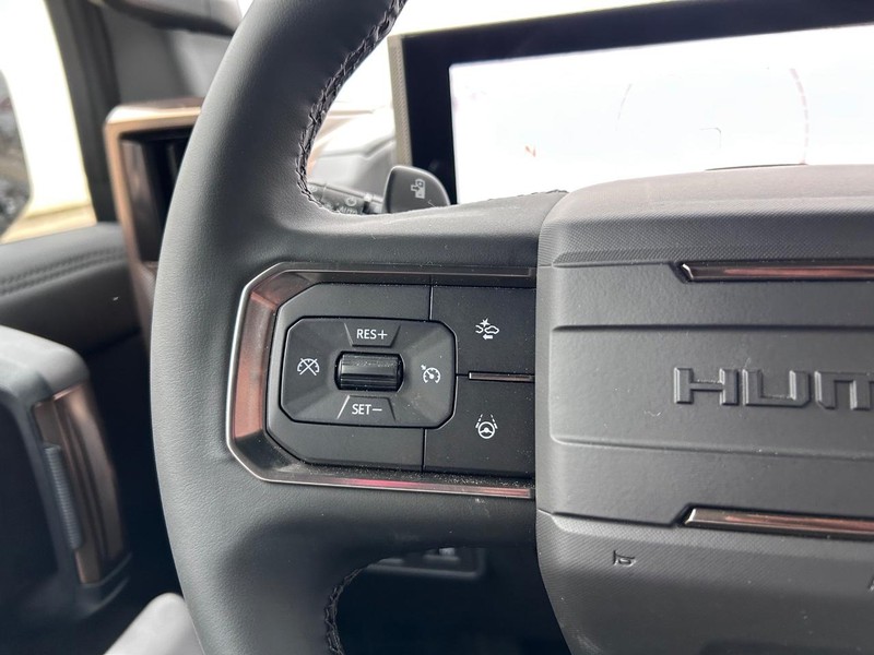 GMC HUMMER EV Pickup Vehicle Full-screen Gallery Image 14