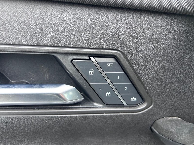 GMC HUMMER EV Pickup Vehicle Full-screen Gallery Image 20