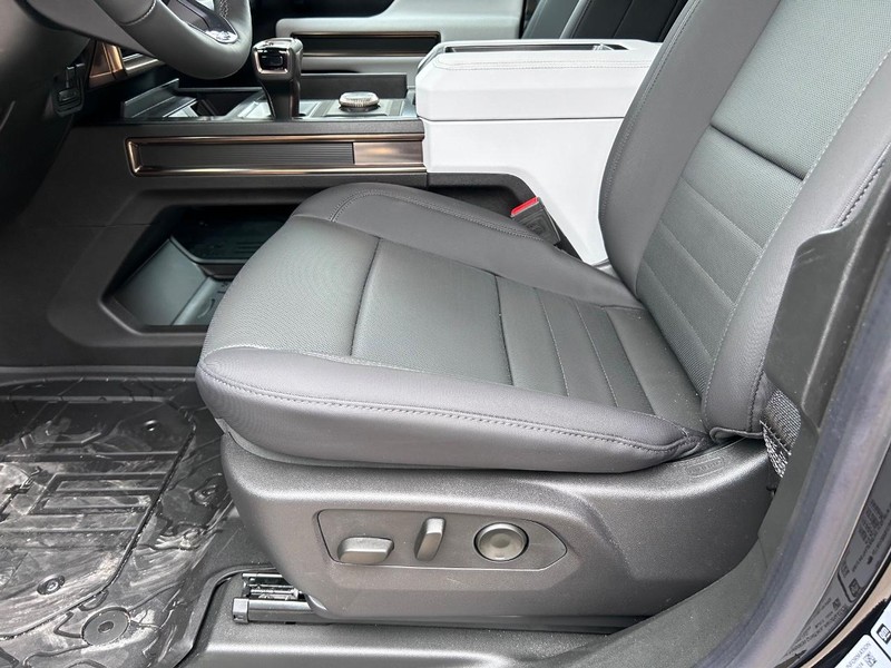 GMC HUMMER EV Pickup Vehicle Full-screen Gallery Image 21